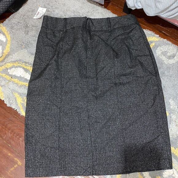 DRESSBARN ROZ AND ALI BLACK SHIMMER SKIRT SZ 4 NWT - Picture 2 of 4